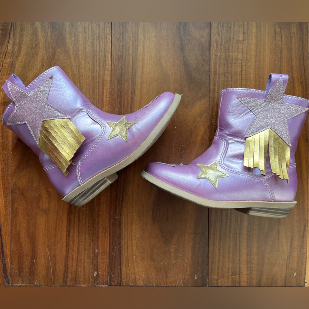 Girly girl cowboy boots in size 9